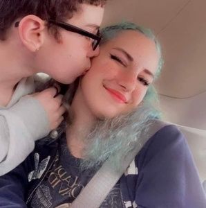 Meet your Posher, Dustin